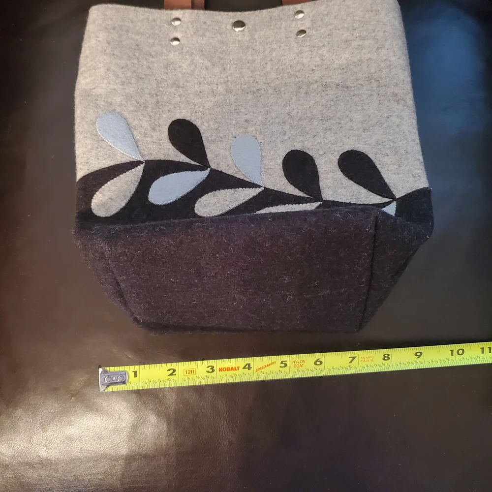 Artisan Made / Ig-elkott / Two Tone Leaf Design / Tote Bag With Leather Handles